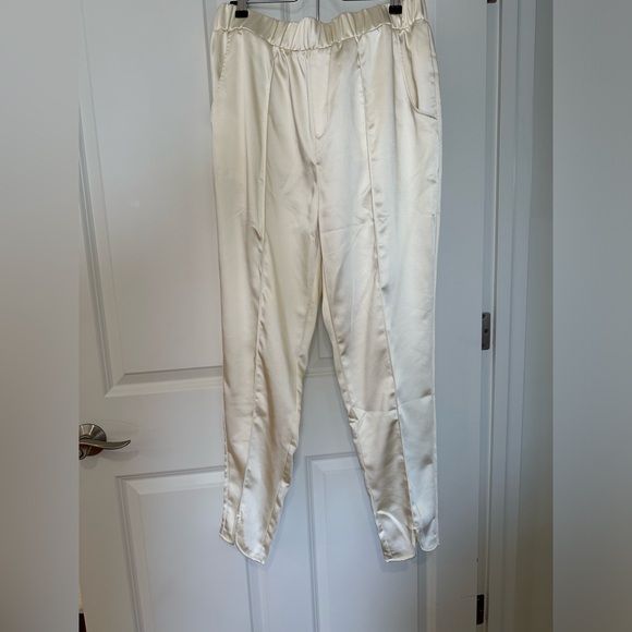 S’edge Satin set Marshmallow Pants L with elastic band. V neck top size L NWT - Picture 5 of 7